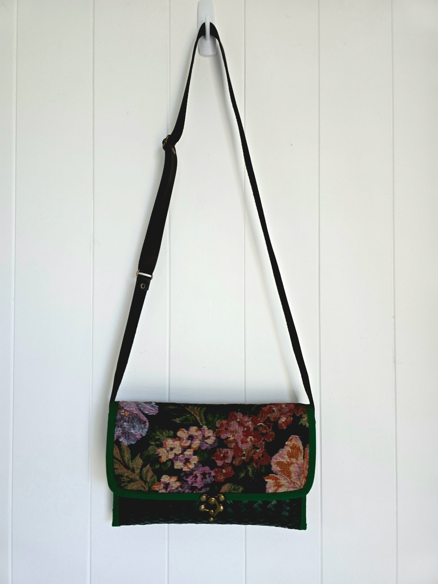 Ravita Clutch Emerald