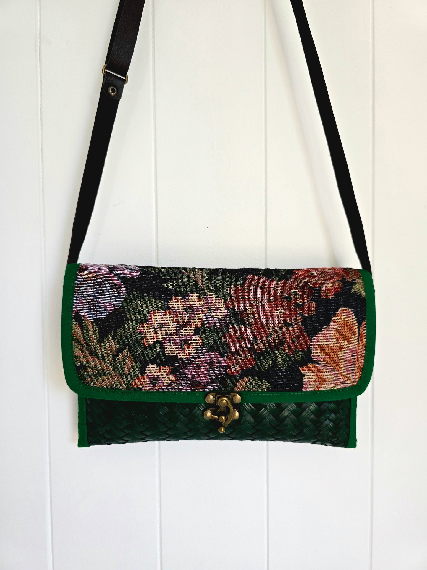 Ravita Clutch Emerald