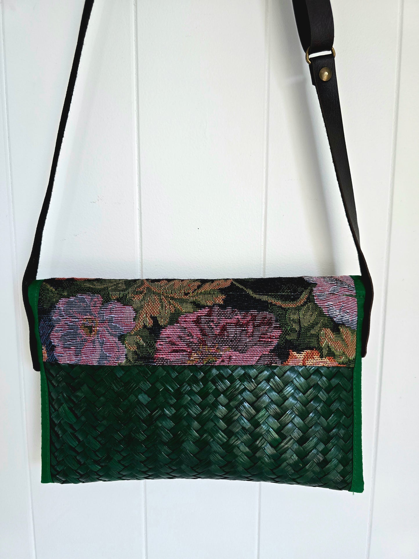 Ravita Clutch Emerald